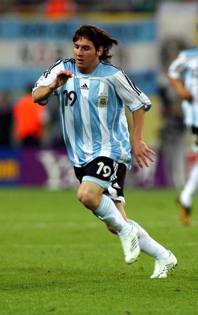 Messi Argentina World offers Cup 2006 home jersey